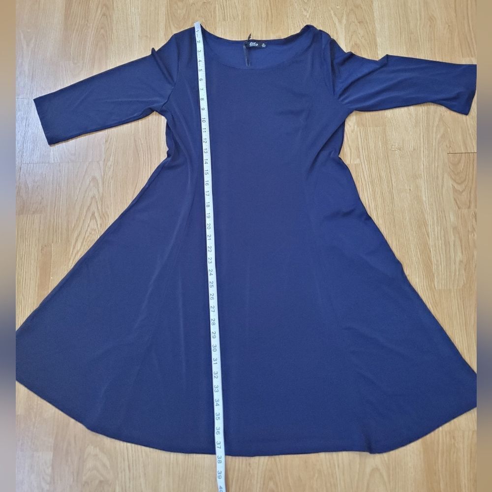 Lily Three-Quarter Sleeve Midi Dress sz Med - Picture 8 of 12